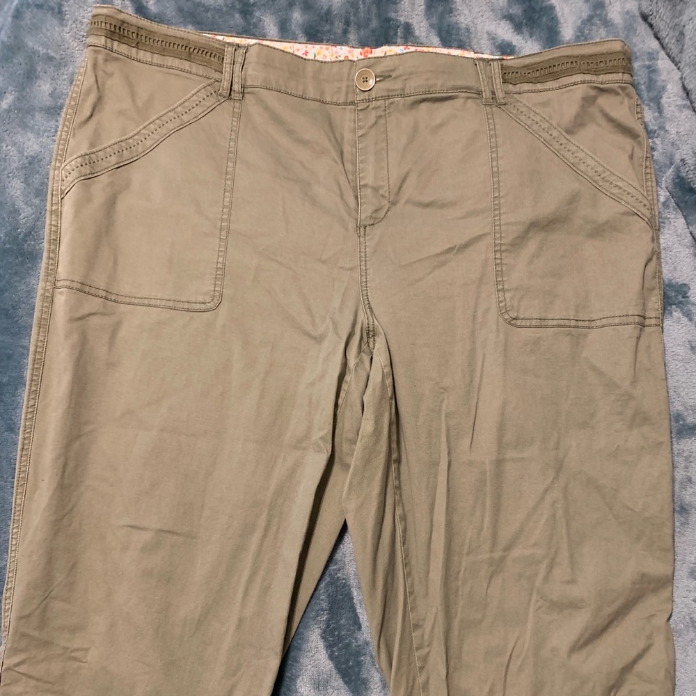Intro capris women’s olive green size 18